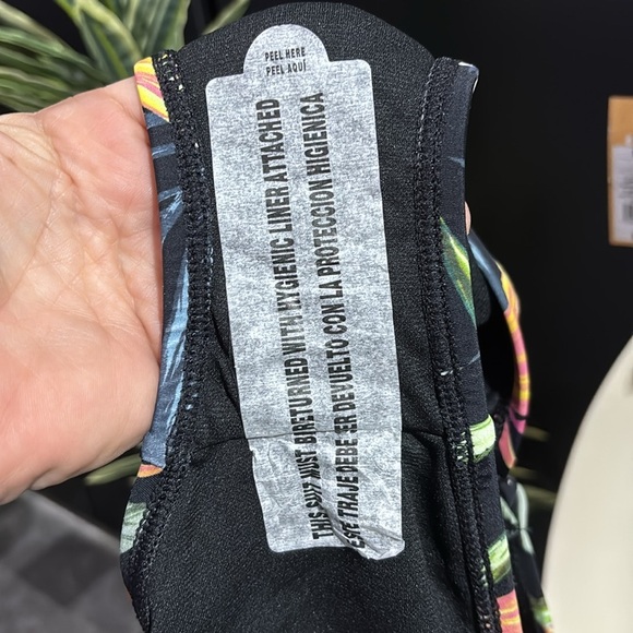 Kona Sol V-neck knot front,adjustable knot hipster bottom,floral print,padded - Picture 9 of 12